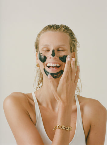 Sporty & Rich Wellness - How To Properly Wash Your Face